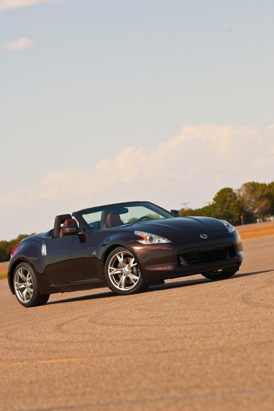  Nissan 370Z Roadster 2010 года  (фото 21 из 21)